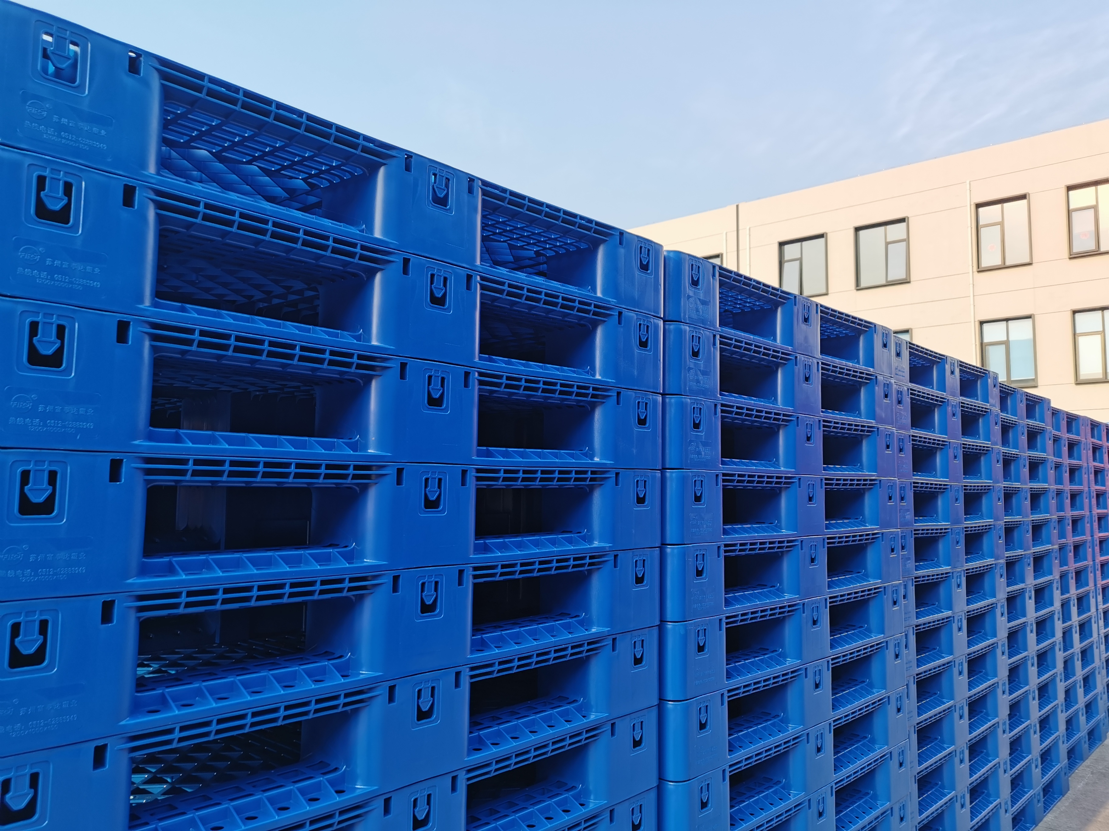 Últimos blogs de la empresa sobre Lo que hay que buscar al comprar palets de plástico de China